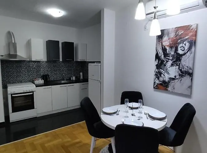 Bianco Rosso Apartment *